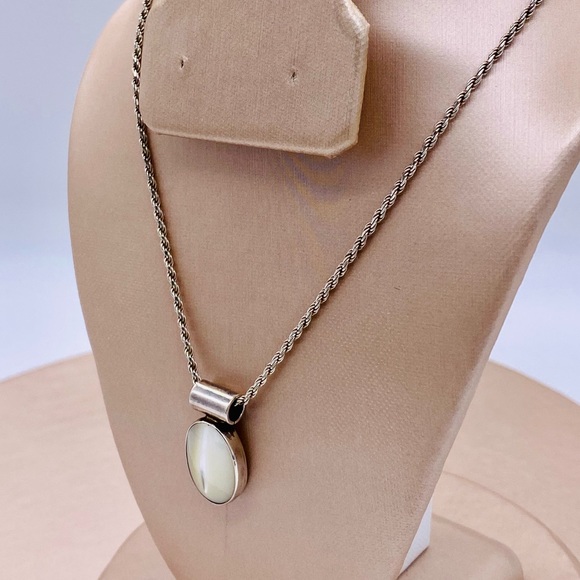 EUC Vintage Sterling Silver White Cats Eye Quartz Slide Pendant & Chain - Picture 2 of 14